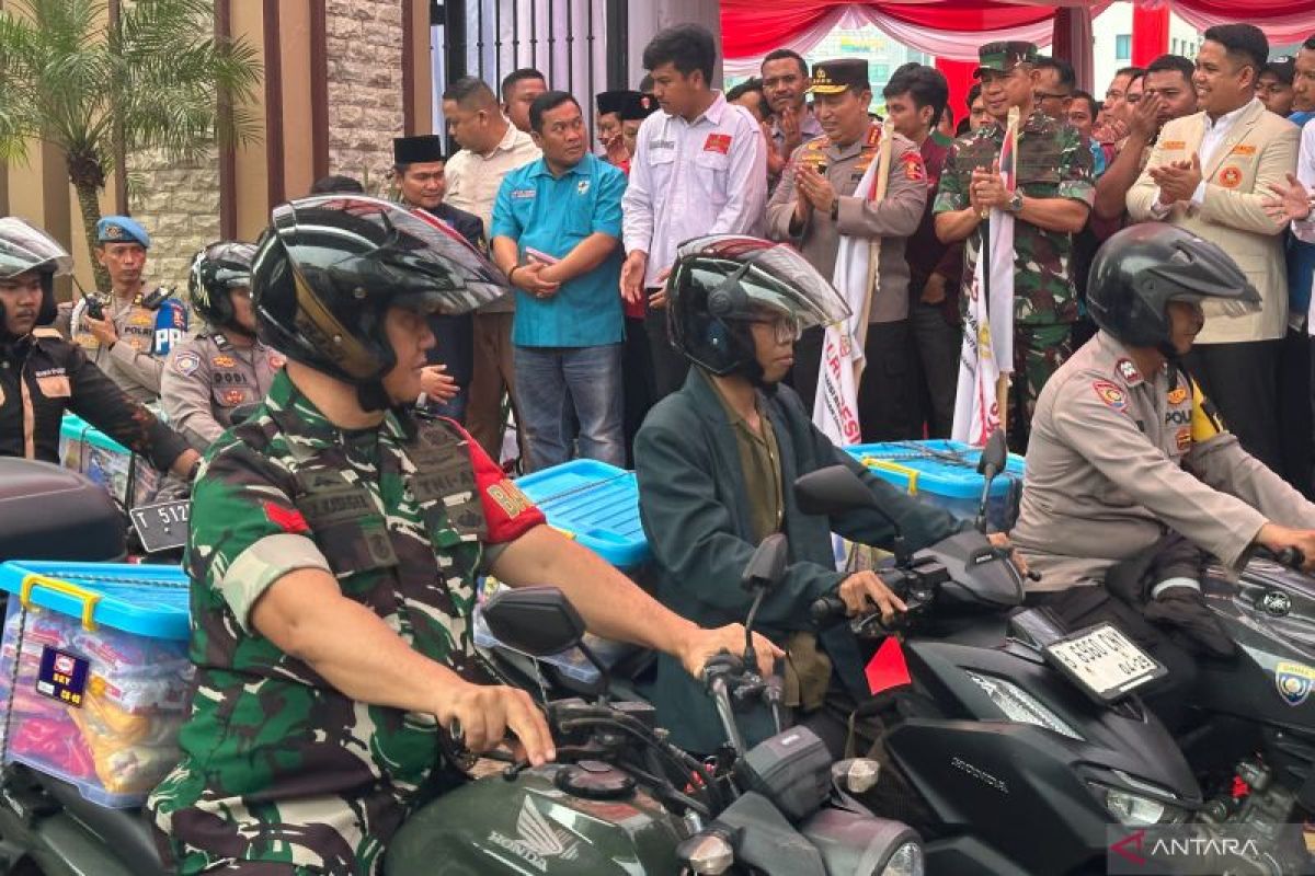 Kapolri dan Panglima bagikan 161.411 paket bansos jelang Ramadhan