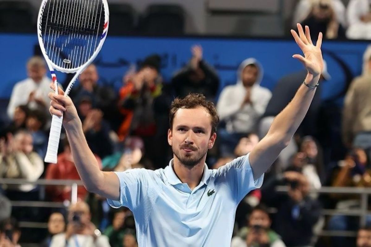 Daniil Medvedev dominasi pertandingan untuk melaju ke perempat final Dubai