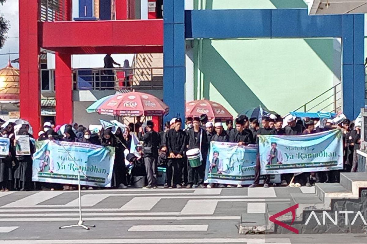 Sambut Bulan Suci Ramadhan ribuan warga Kota Sukabumi ikuti Pawai Taaruf