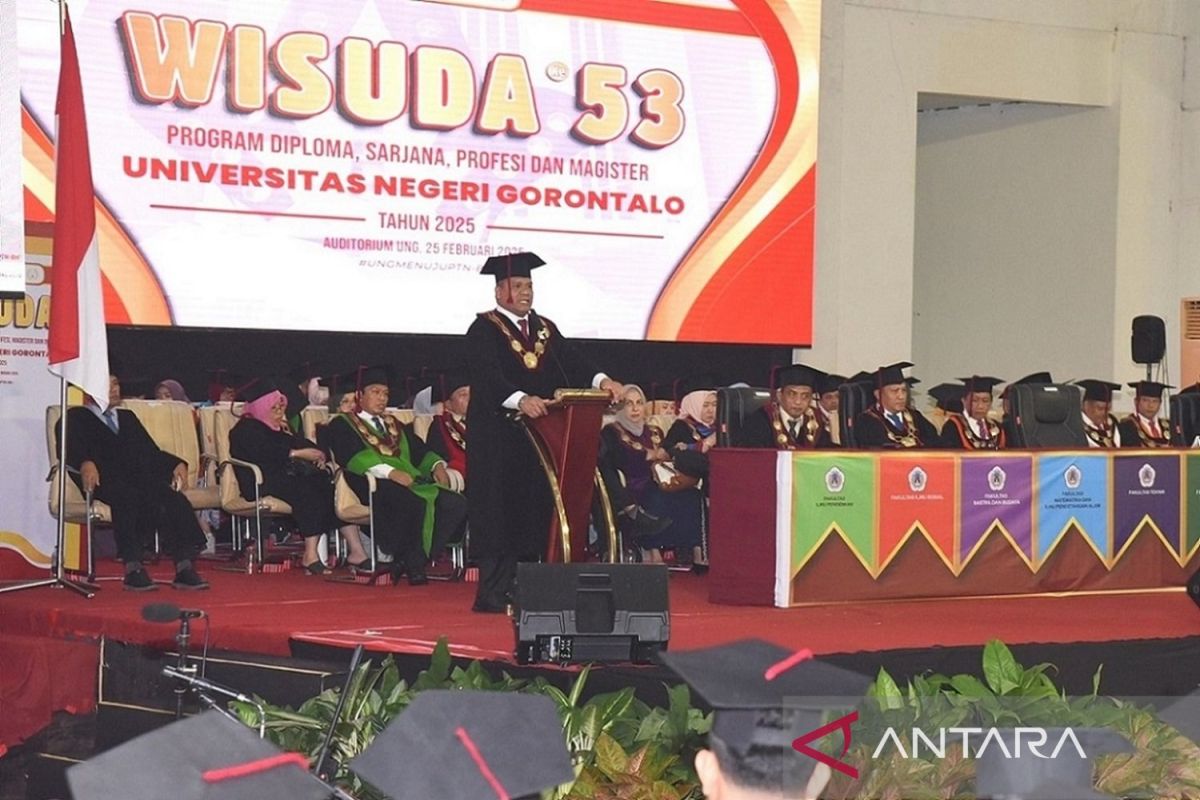 Kukuhkan Ribuan Wisudawan, Rektor UNG Ingatkan Pencapaian Kali Ini Bukan Akhir Perjuangan