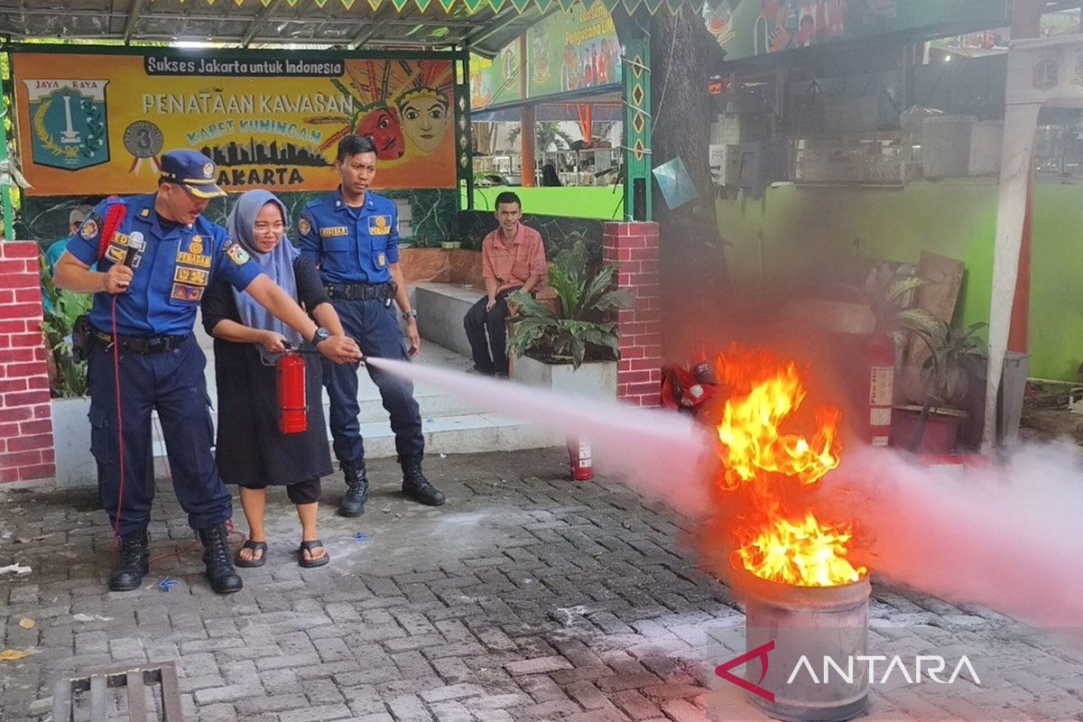 PPKUKM Jaksel edukasi pelaku UMKM Setiabudi cegah kebakaran