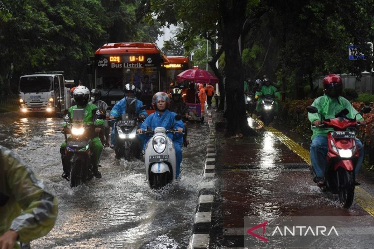 BMKG prakirakan sebagian besar wilayah Indonesia hujan ringan Jumat