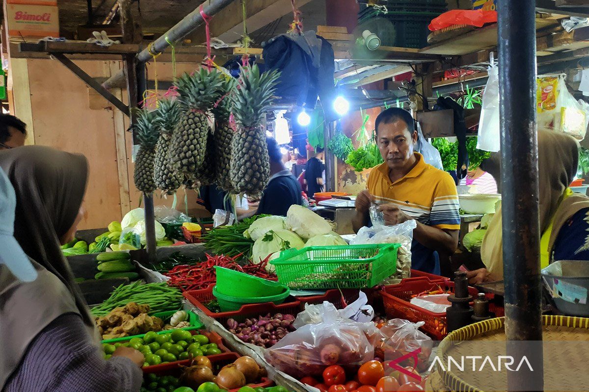 Sudin KPKP Jakbar awasi produk pangan di enam pasar jelang Ramadhan