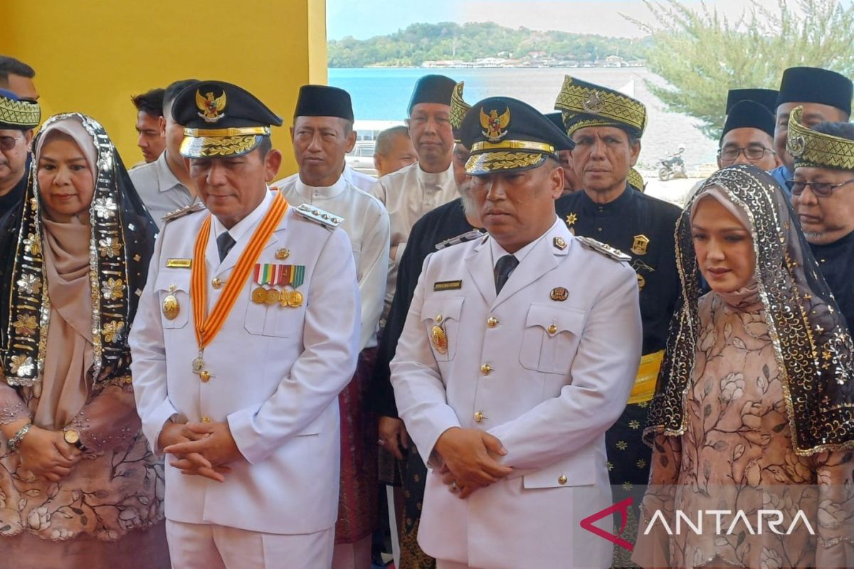 Gubernur dan Wagub Kepri disambut dengan upacara adat Melayu usai pelantikan