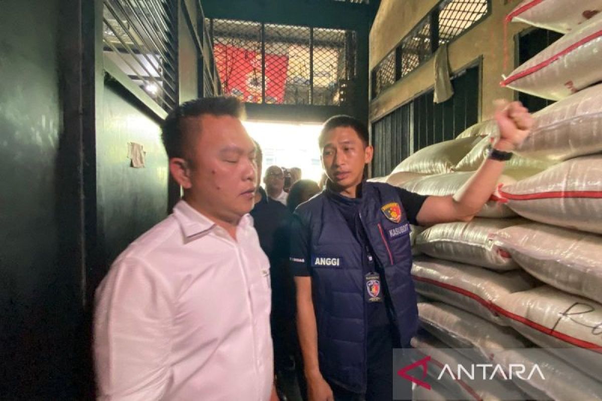 Satgas Pangan Polda Metro sidak stok dan harga beras di Pasar Cipinang