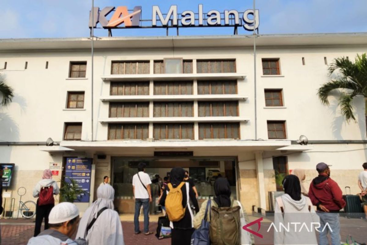 Penumpang di Stasiun Malang capai 12.028 orang saat awal Ramadan