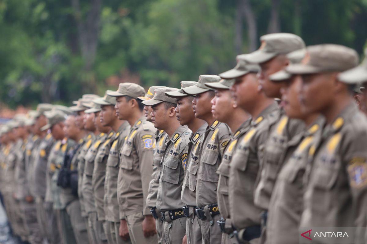 DKI sepekan, Satpol PP siaga Ramadhan hingga omzet ayam gelonggongan