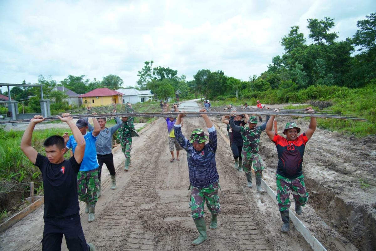 Puasa Tak Menyurutkan Semangat Satgas TMMD 123 Kodim Tarakan di Lapangan