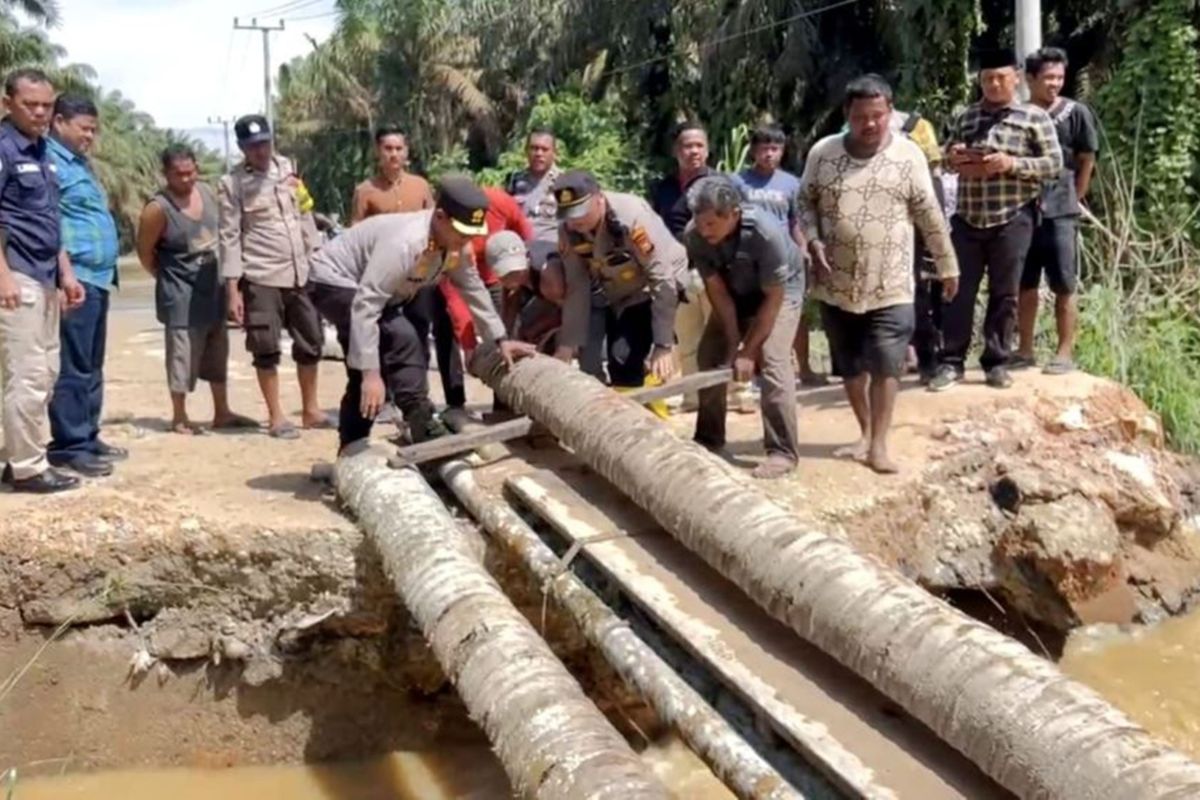 Dinas PUPR Rokan Hilir berupaya perbaiki jembatan rusak