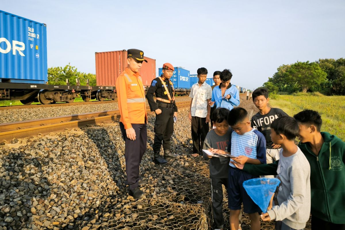 KAI minta masyarakat tidak "Ngabuburit" di kawasan jalur KA