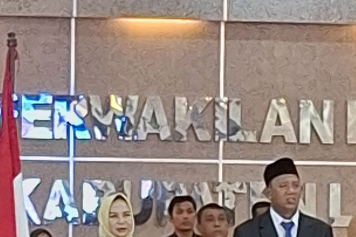 Pasangan Syah Afandin-Tiorita Surbakti hadiri paripurna DPRD Langkat