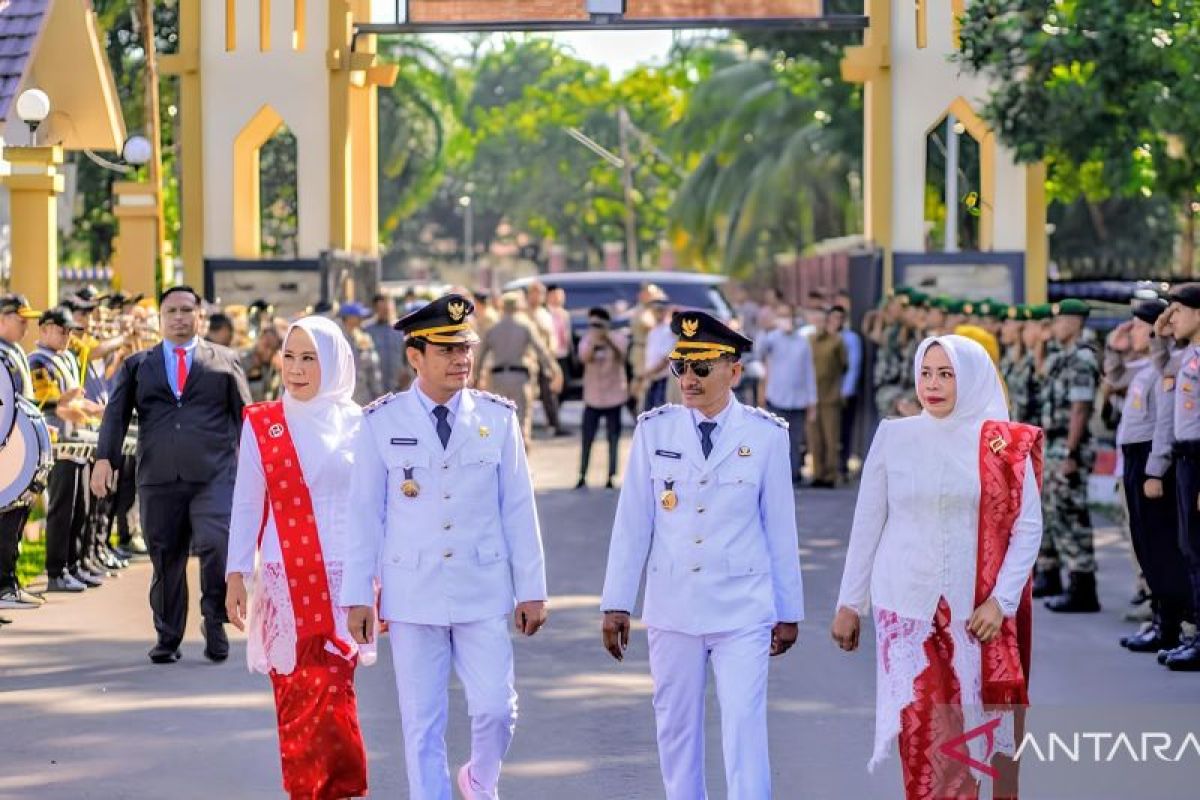 Bupati dan Wakil Bupati Dompu disambut meriah di Pendopo