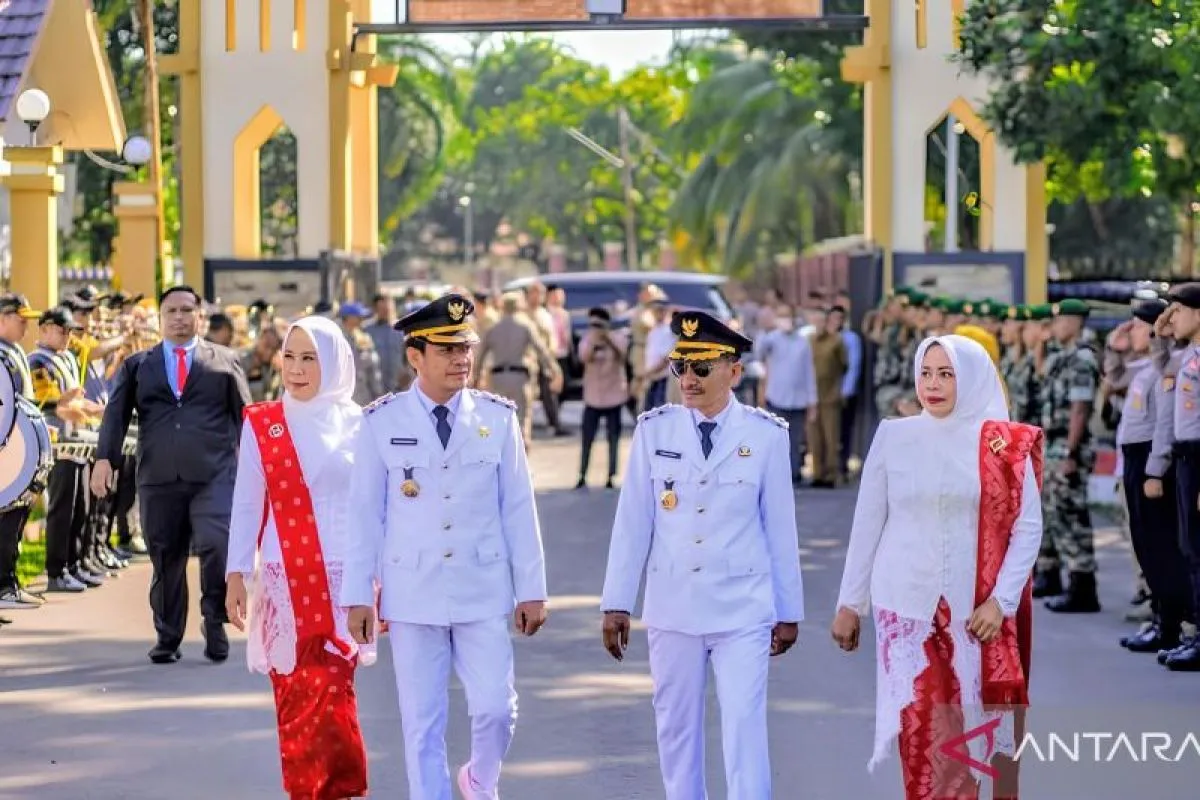 Bupati dan Wakil Bupati Dompu disambut meriah di Pendopo