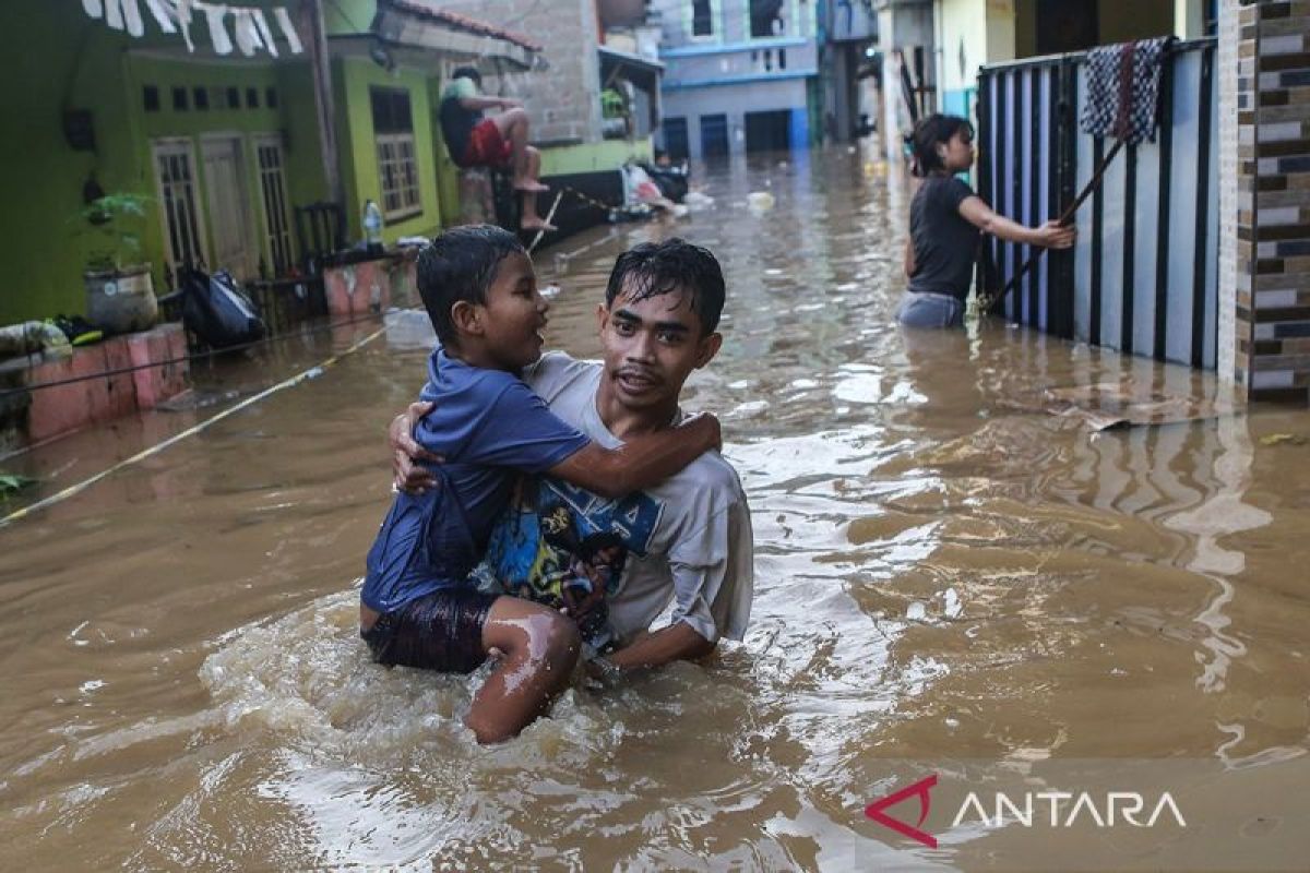 DKI kemarin, banjir Jakarta hingga Transjakarta gandeng D'Masiv