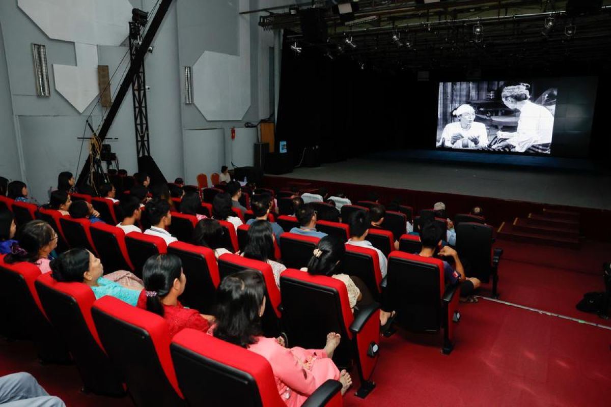 China restorasi film klasik Myanmar ke dalam format digital