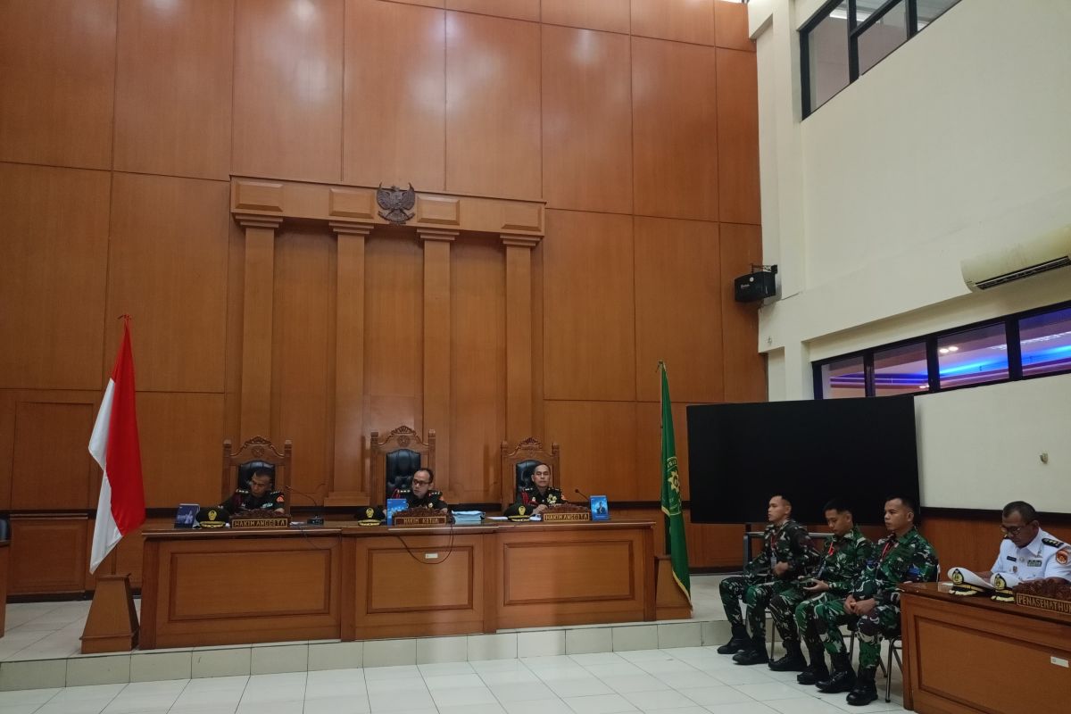Saksi Nengsih lihat korban tertembak berlindung di depan warungnya