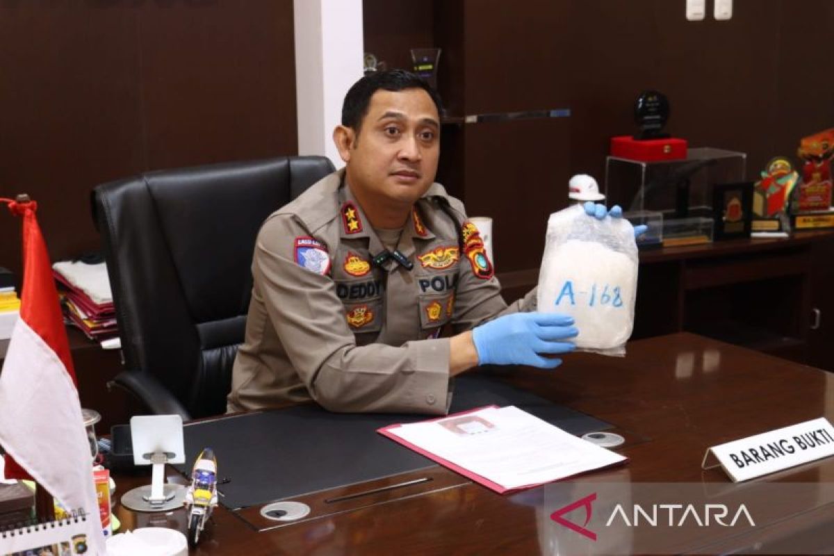 Warga Belitung temukan sabu seberat 1,05 kilogram di pinggir pantai