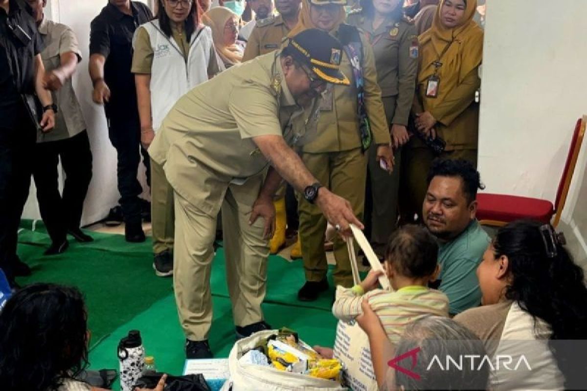 Wagub Rano Karno tinjau lokasi pengungsian banjir di Jakarta Timur
