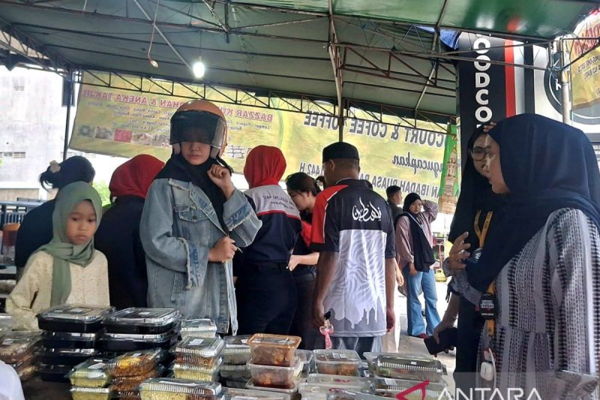 Pedagang takjil padati sejumlah ruas jalan saat Ramadhan di Gorontalo