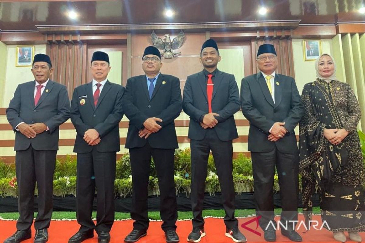 Gubernur Sultra paparkan 39 program 100 hari dalam rapat paripurna