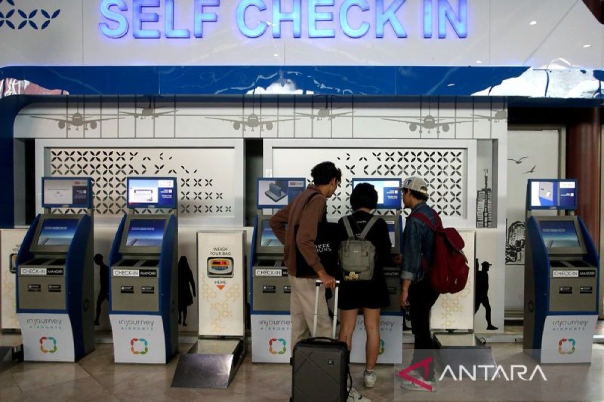 Menhub: Harga tiket pesawat domestik turun 13-14 persen saat Lebaran