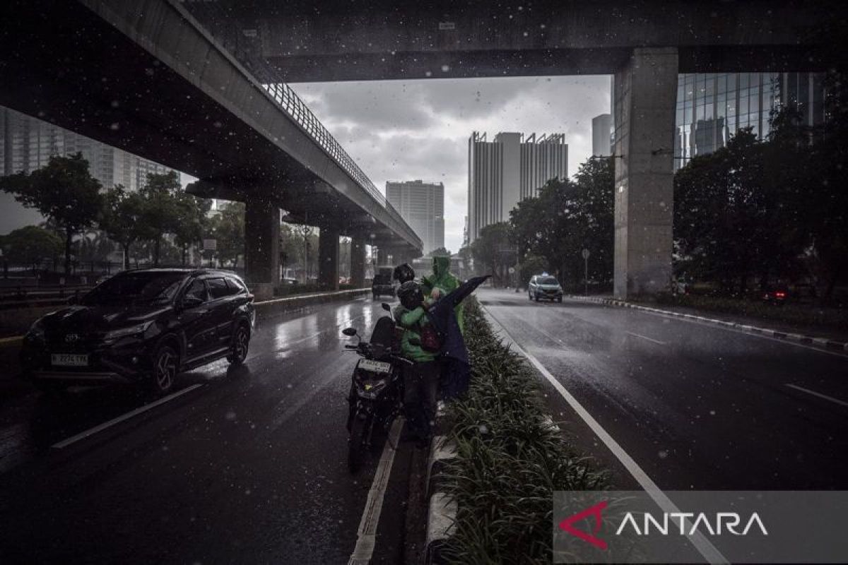 Sebagian besar wilayah Jakarta akan diguyur hujan pada Selasa siang