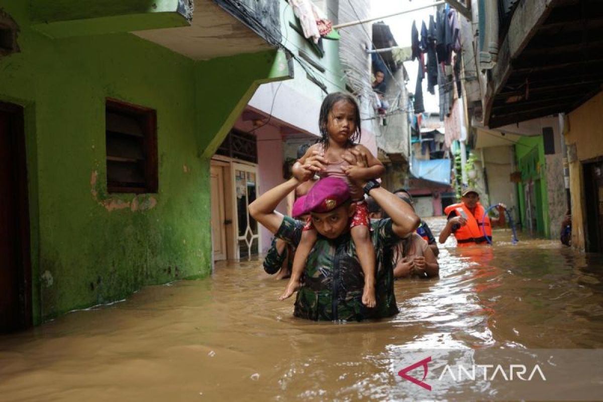 Marines step in to rescue flood victims in Jakarta, Bekasi