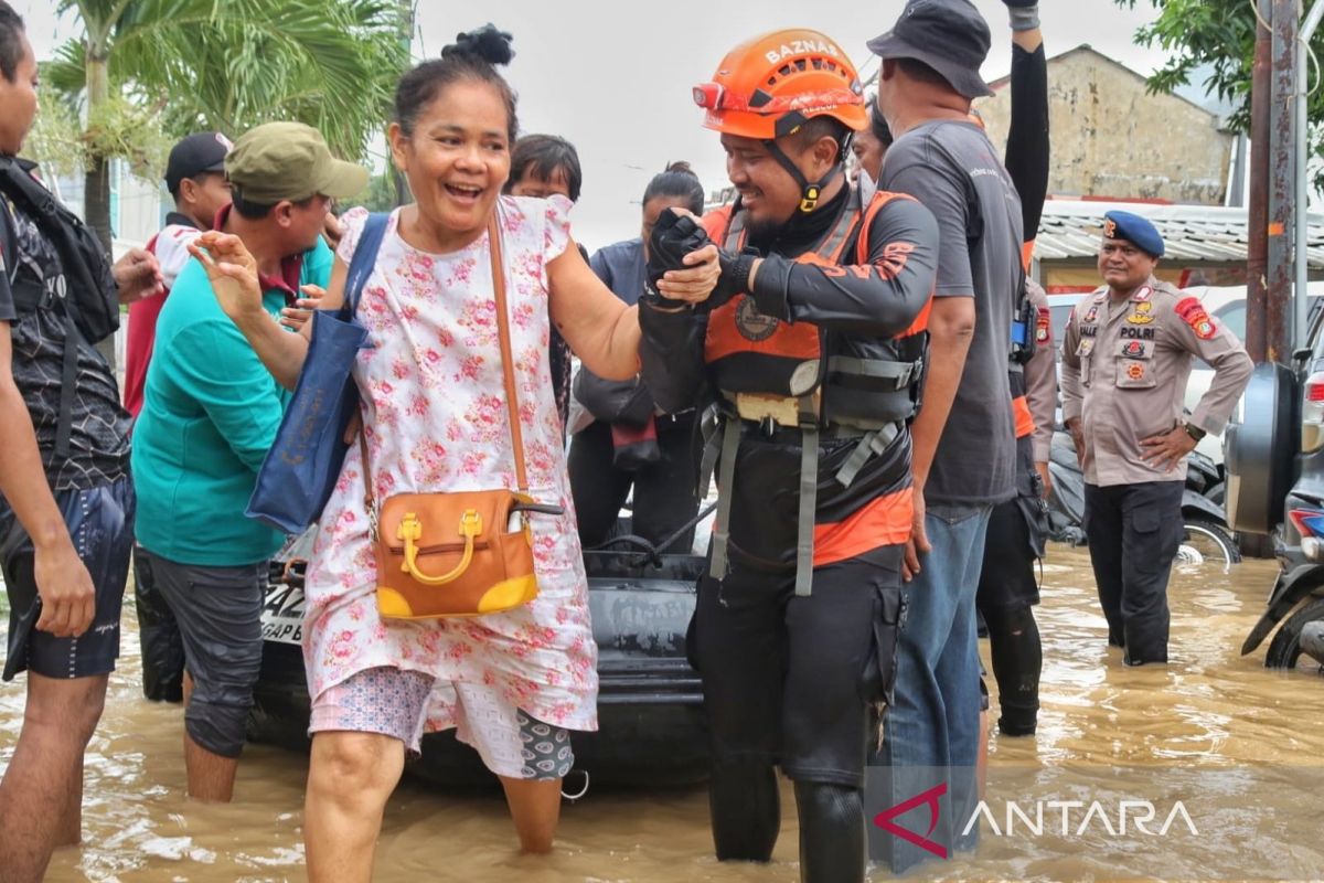 Baznas deploys rescue teams to aid flood victims in Jakarta, Bekasi