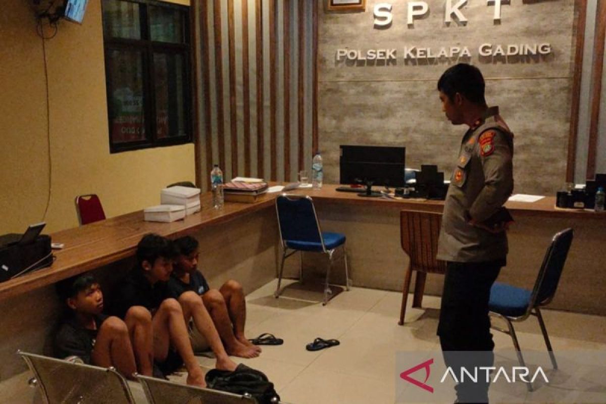 Polisi tertabrak saat bubarkan aksi balap liar di Kelapa Gading