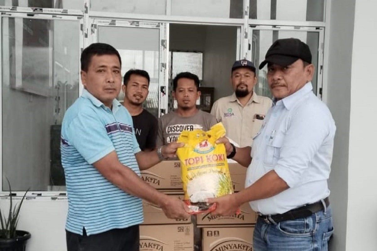 PT SAU salurkan bantuan beras dan minyak goreng di desa Kuala Tolam dan Teluk Binjai