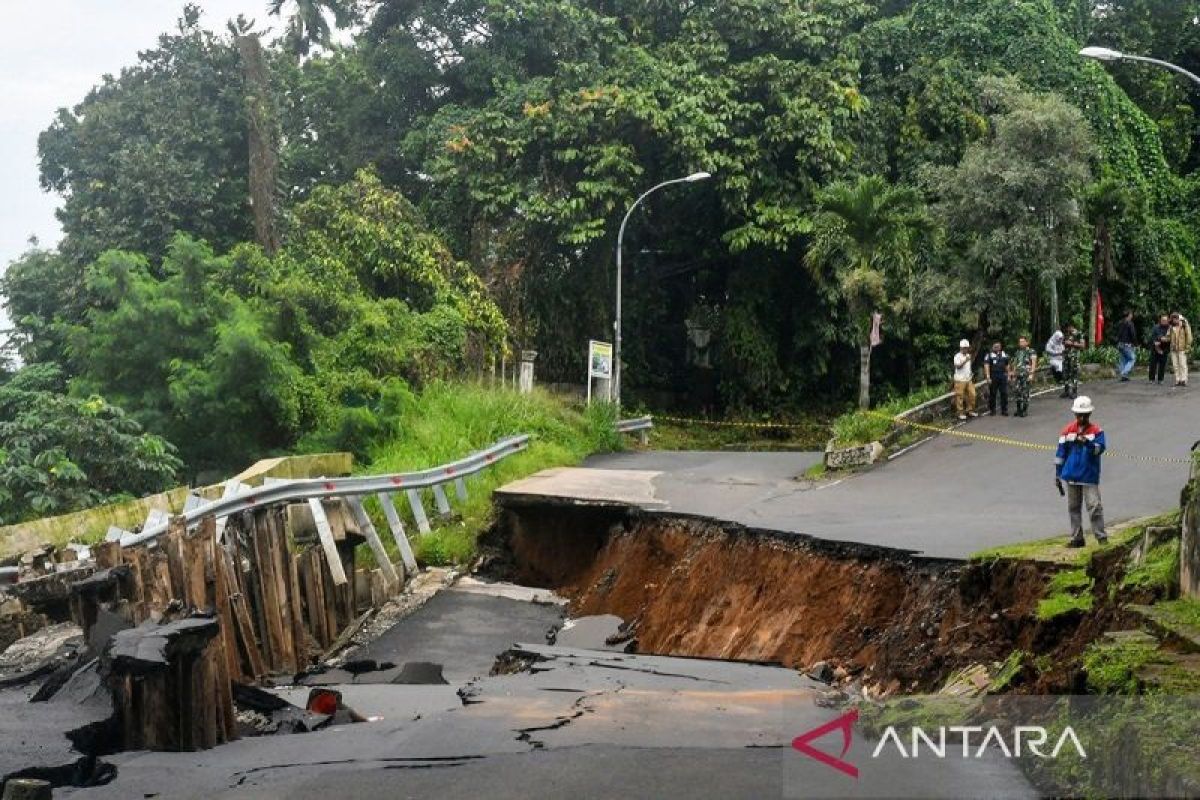 BMKG: Hujan deras guyur Jakarta karena aktivitas atmosfer yang meningkat