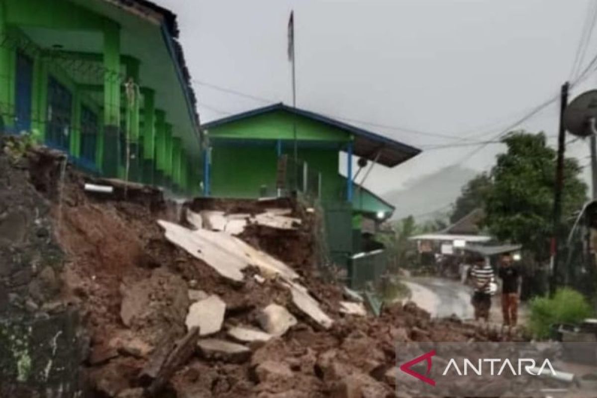 BPBD Cianjur menuntaskan penanganan banjir di dua kecamatan