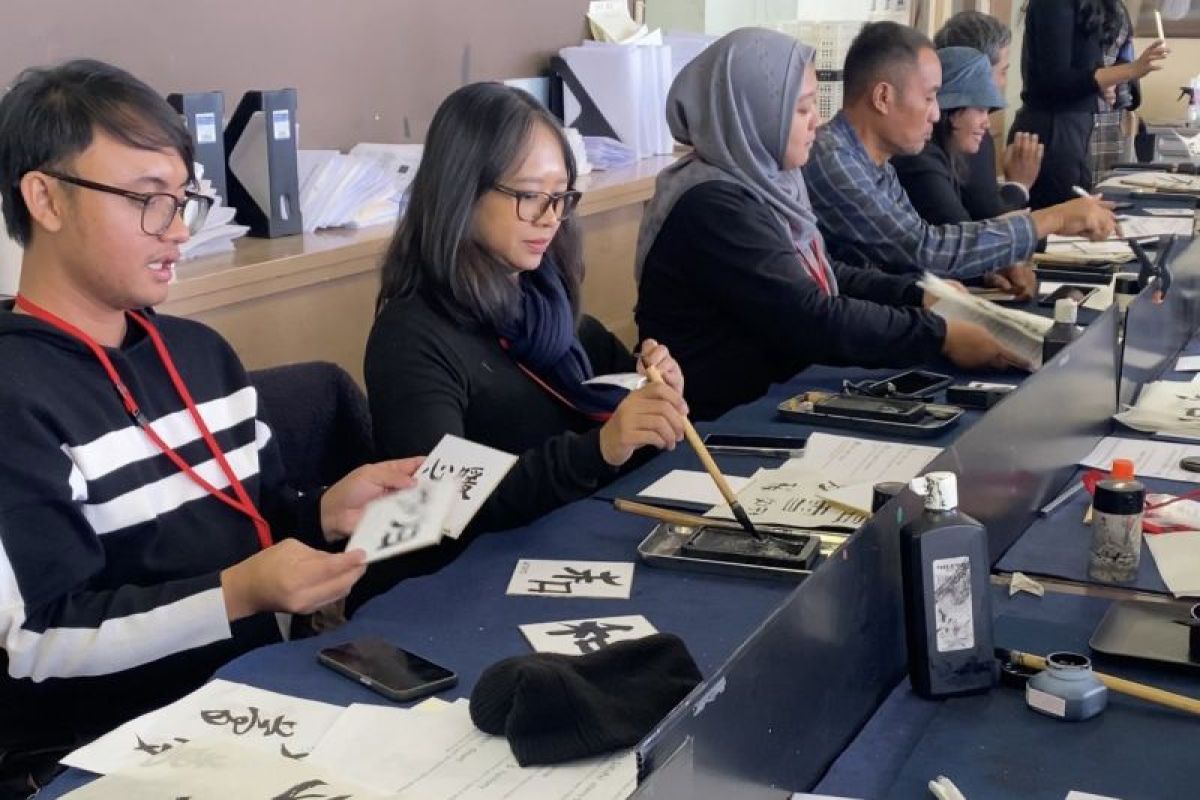Melatih kesabaran hingga ekspresi diri lewat seni Kanji