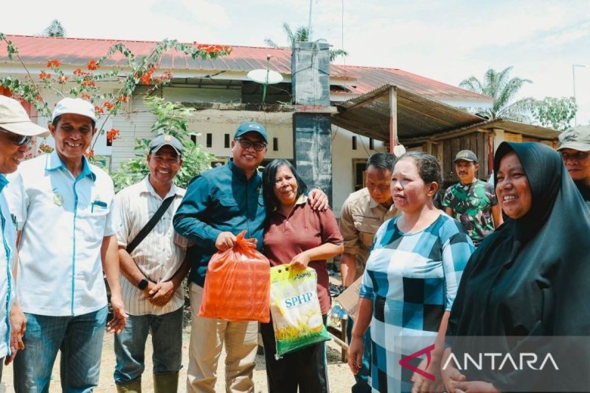 PTPN IV Regional III salurkan bantuan ratusan korban banjir di Batu Langkah