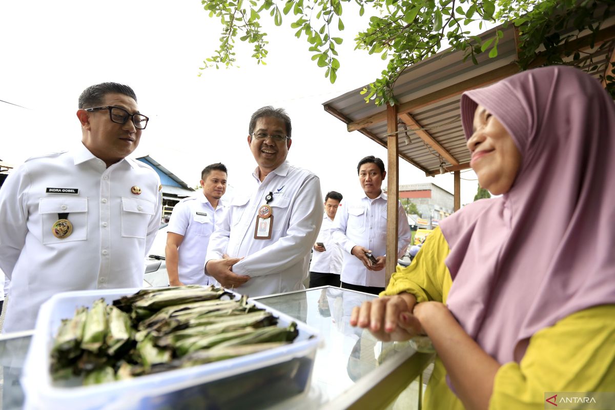 BPOM-Dinkes menguji sampel jajanan berbuka puasa di Kota Gorontalo