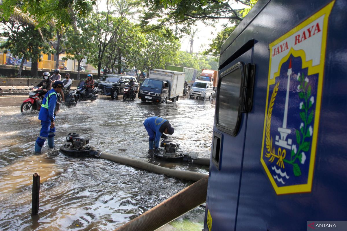 Banjir masih rendam 36 RT di Jakarta hingga siang ini