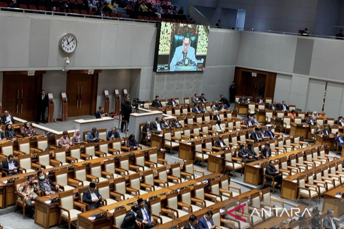 Rapat Paripurna DPR setujui laporan Komisi II evaluasi Pimpinan DKPP