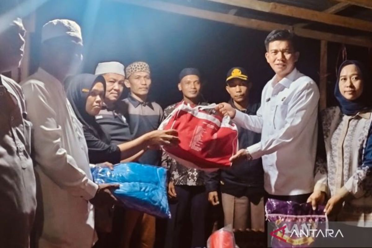 Pemkab Mukomuko bantu korban kebakaran rumah