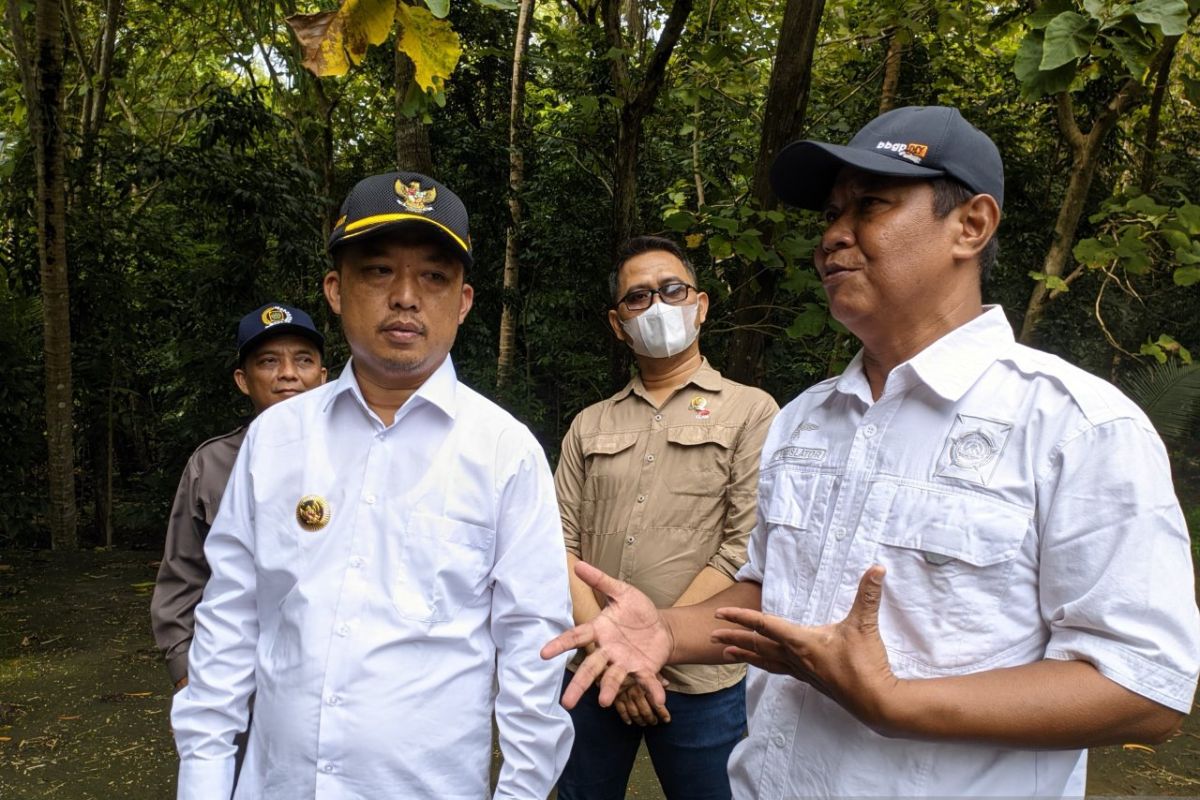 Wabup Kulon Progo meninjau TPA Banyuroto untuk bahan evaluasi