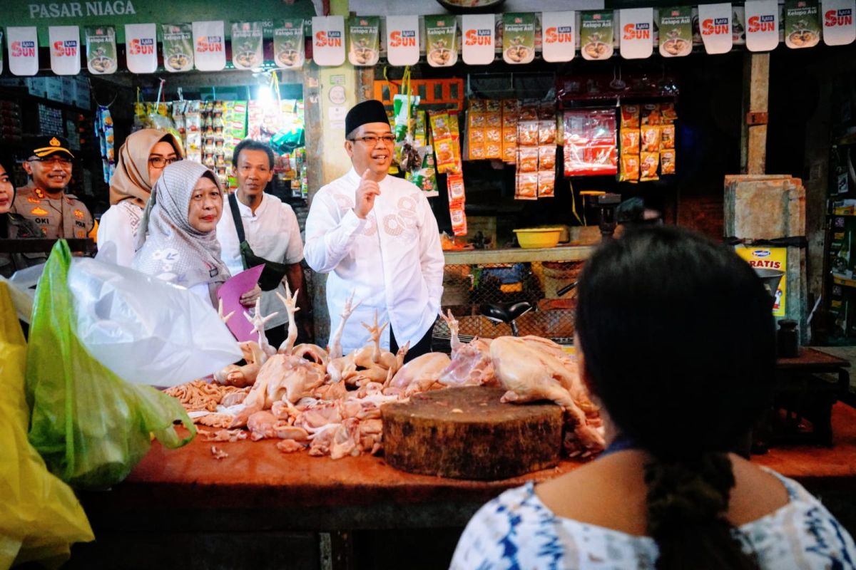 Wali Kota Probolinggo pantau stok dan harga bahan pokok jelang Lebaran