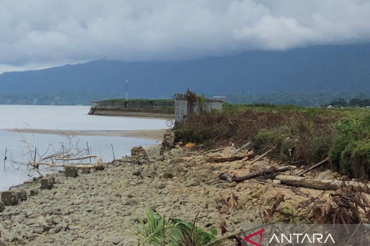 UPBU Kaimana: Abrasi pantai picu kerusakan talud Bandara Utarom