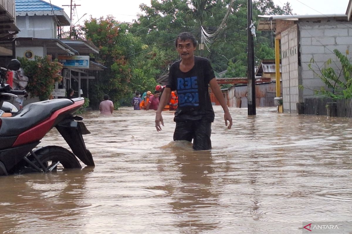 Kota Balikpapan dikepung banjir dengan ketinggian hingga 1-1,5 meter