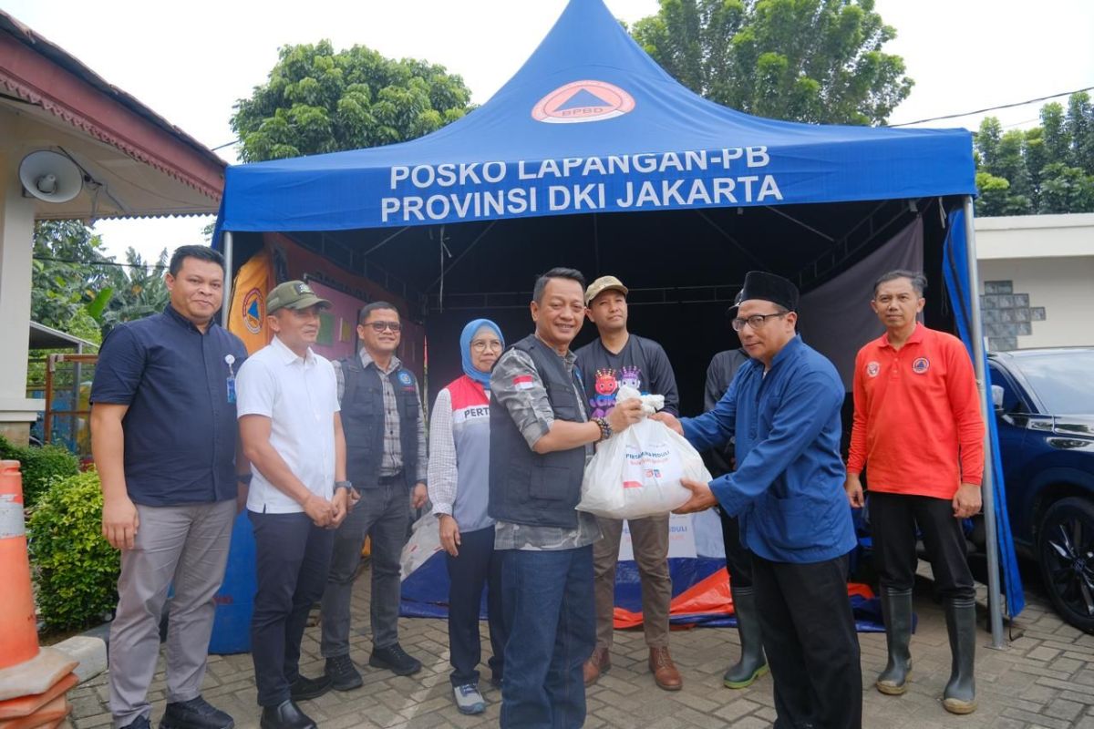Pertamina Patra Niaga Regional JBB salurkan bantuan korban banjir di Jaktim