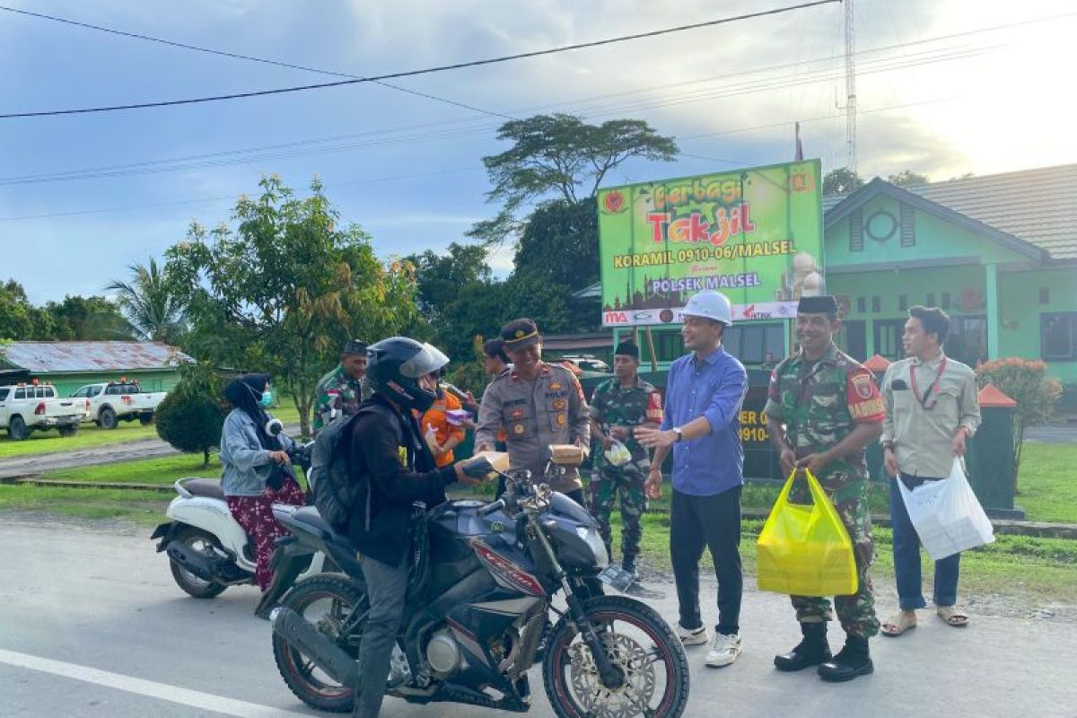 PT AMNK Bersama Koramil 0910-06/Malsel dan Polsek Malinau Selatan Berbagi Takjil