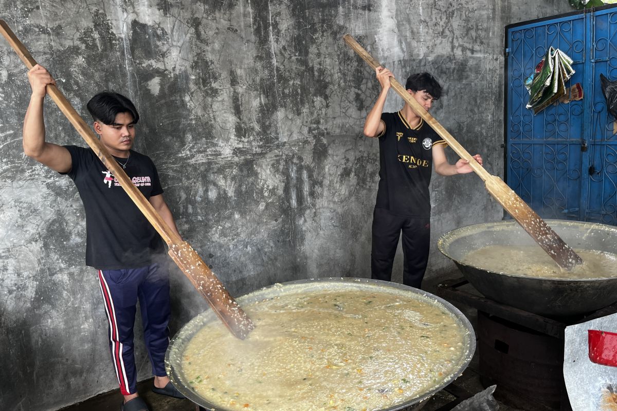 Tradisi Ramadhan masak kanji rumbi di Masjid Al-Furqan Beurawe Banda Aceh, sudah bertahan 27 tahun