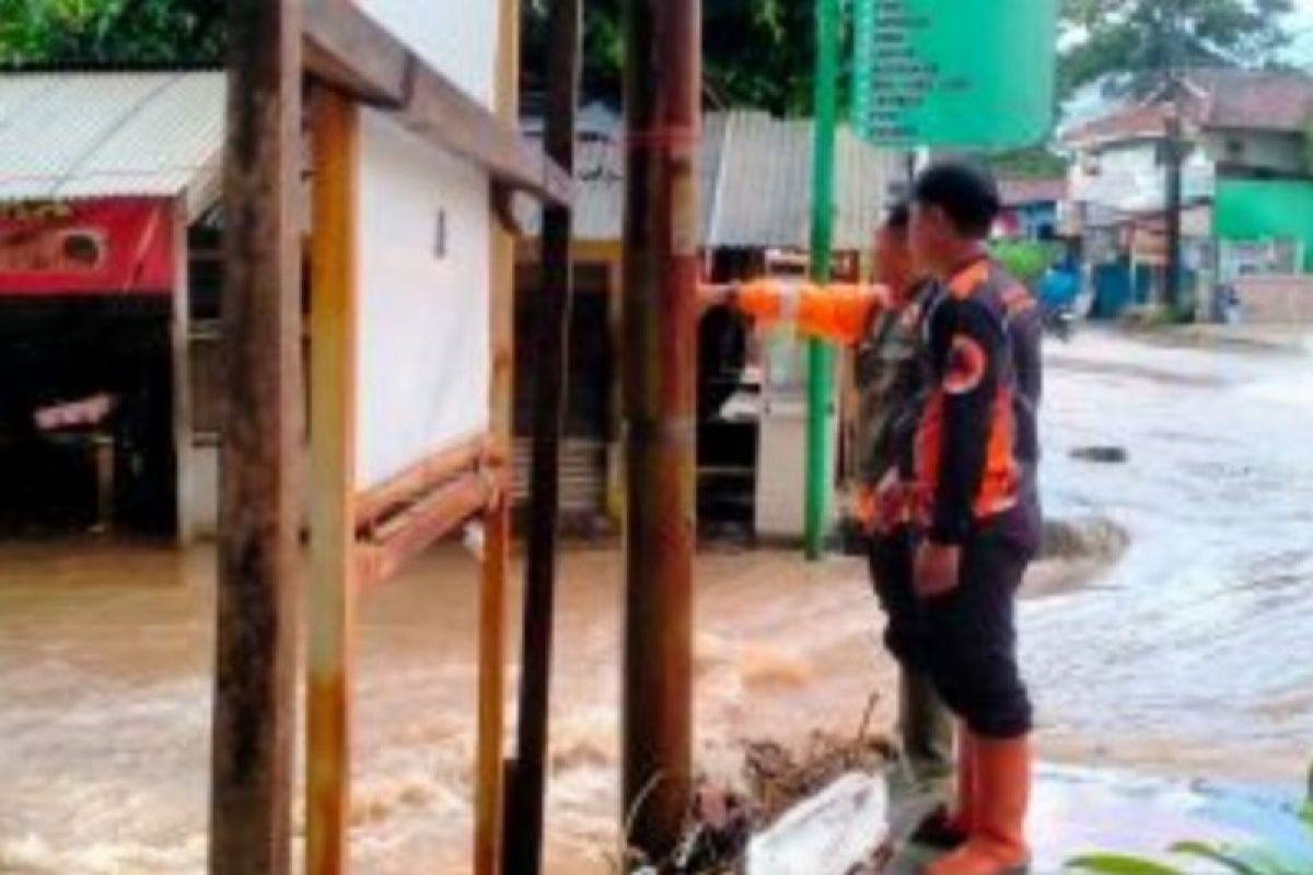 Banjir-longsor Sukabumi Akibatkan Satu Warga Tewas dan Tujuh Hilang