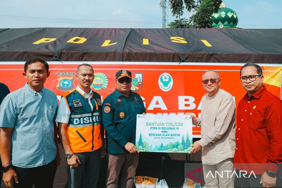 Bantu korban banjir Pekanbaru , PTPN IV Regional III salurkan 4 ton sembako hingga Al-Qur'an