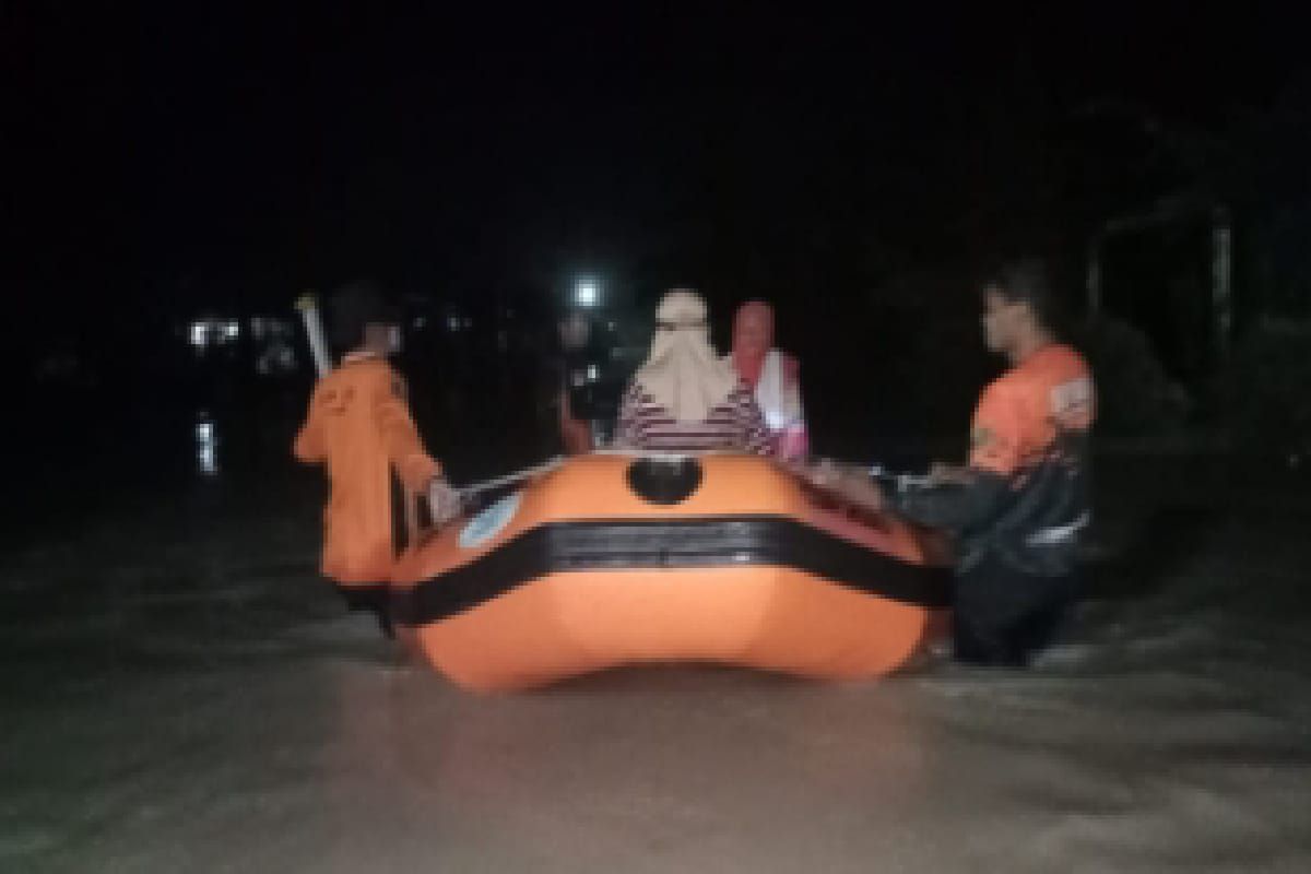 121 rumah terendam banjir di Labuhan Batu Utara