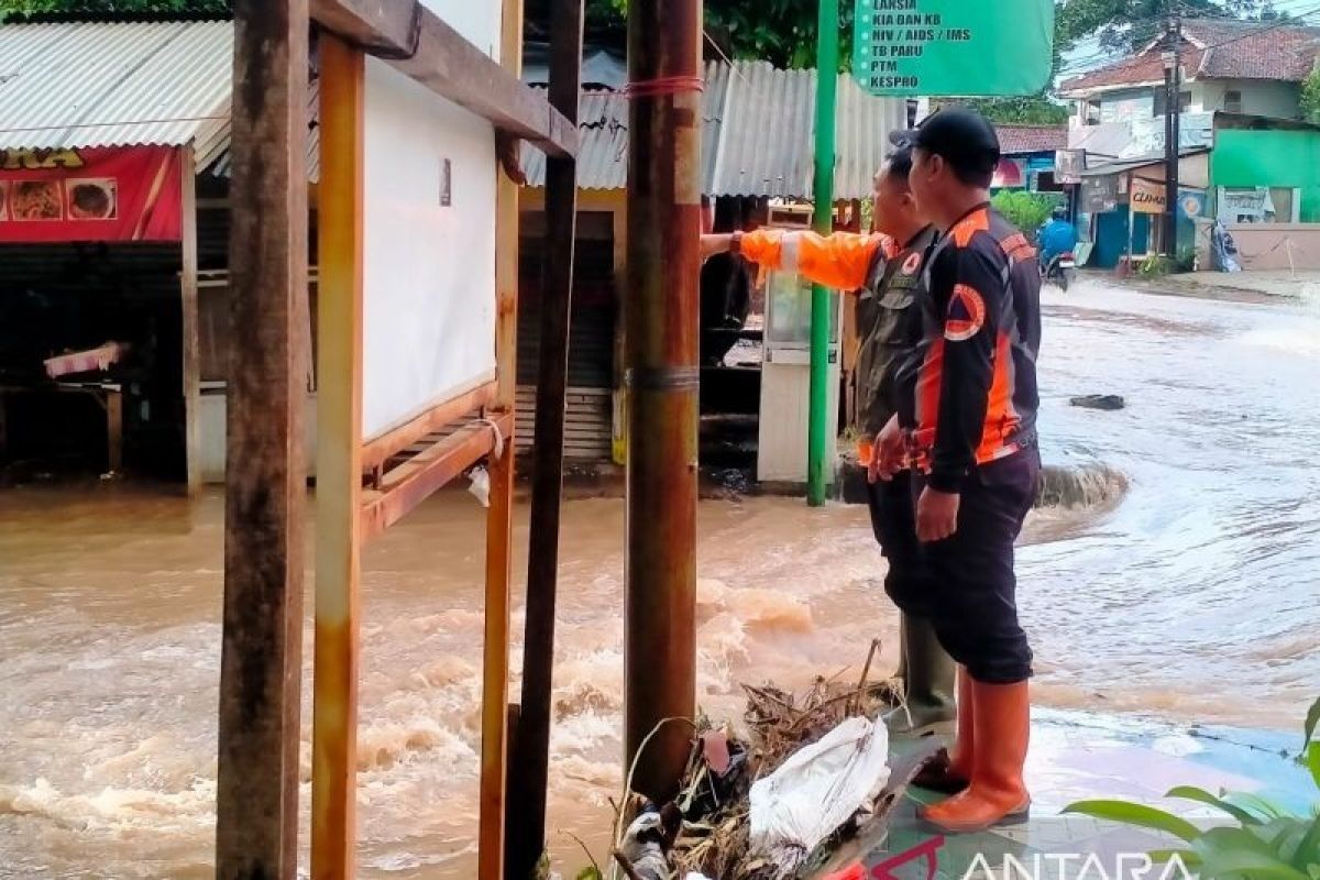 Bencana banjir dan longsor Sukabumi akibatkan satu warga tewas dan tujuh hilang