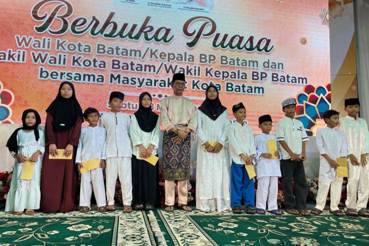 Amsakar serahkan santunan kepada 1.000 anak yatim piatu